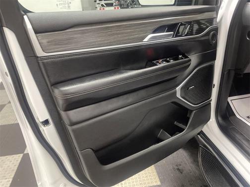 2023 Jeep Wagoneer L Series II