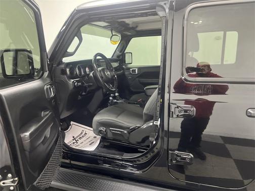 2022 Jeep Gladiator Sport