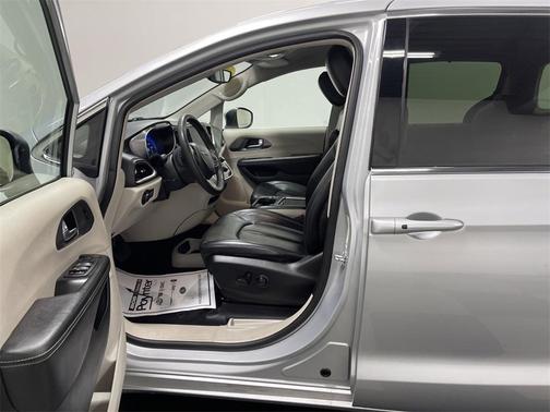 2023 Chrysler Pacifica Touring-L