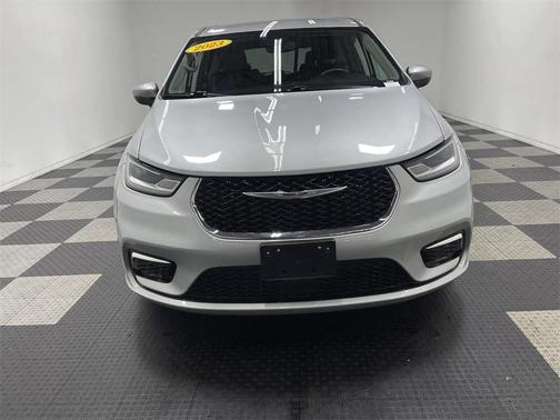 2023 Chrysler Pacifica Touring-L
