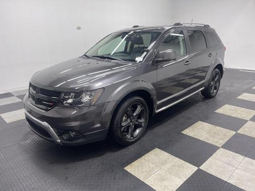 Granite Crystal Clearcoat Metallic 2020 Dodge Journey Crossroad