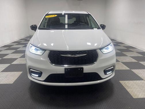 2024 Chrysler Pacifica Touring-L