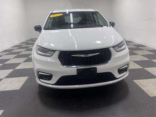 2024 Chrysler Pacifica Touring-L