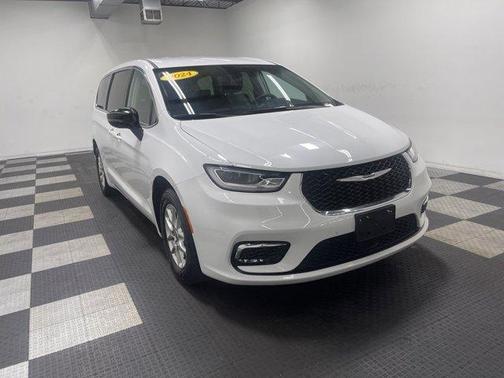 2024 Chrysler Pacifica Touring-L