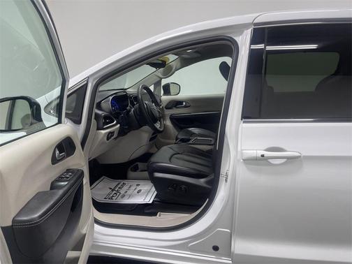 2024 Chrysler Pacifica Touring-L