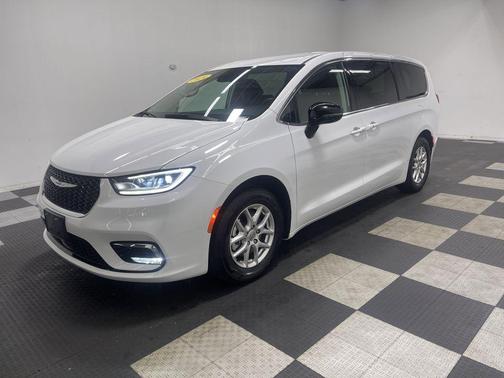 2024 Chrysler Pacifica Touring-L