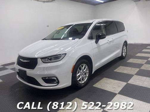 2024 Chrysler Pacifica Touring-L