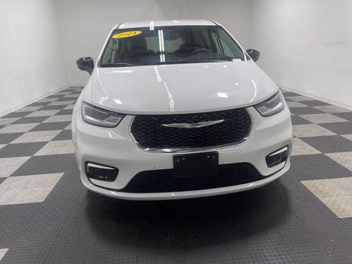 2024 Chrysler Pacifica Touring-L