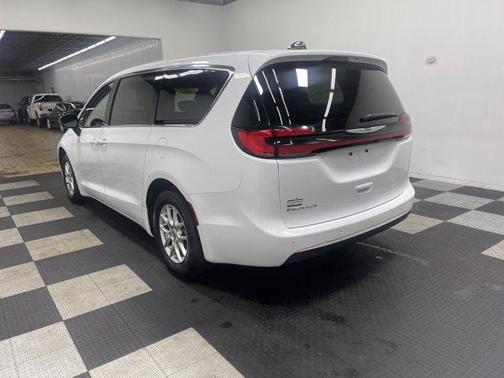 2024 Chrysler Pacifica Touring-L