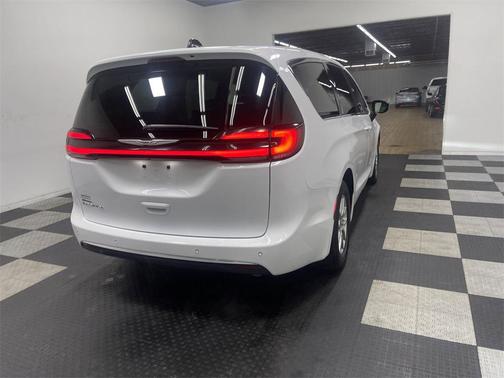 2024 Chrysler Pacifica Touring-L