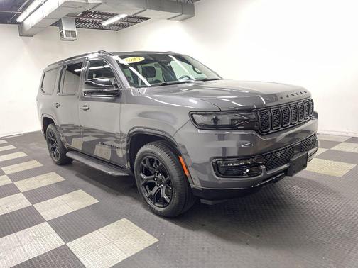 Metallic 2023 Jeep Wagoneer Series II