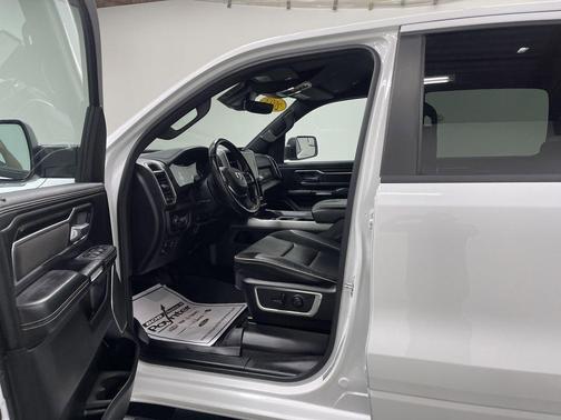Bright White Clearcoat 2023 RAM 1500 Laramie