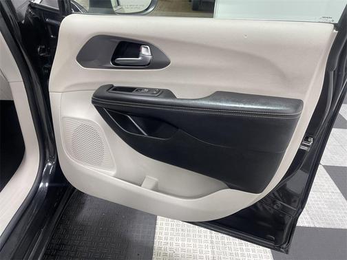 2023 Chrysler Pacifica Touring-L