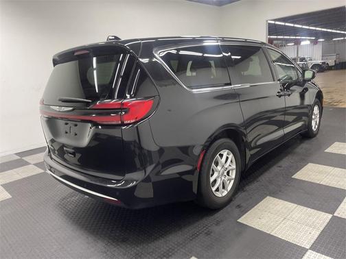 2023 Chrysler Pacifica Touring-L