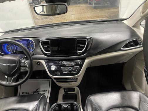 2023 Chrysler Pacifica Touring-L