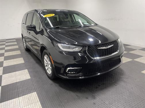 2023 Chrysler Pacifica Touring-L