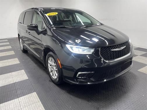 2023 Chrysler Pacifica Touring-L