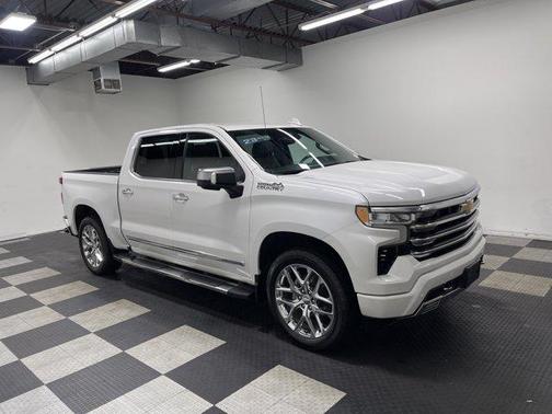 Iridescent Pearl Tricoat 2023 Chevrolet Silverado 1500 High Country