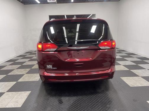 2021 Chrysler Voyager LXI