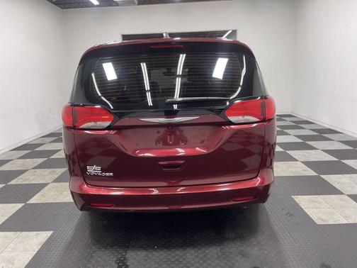 2021 Chrysler Voyager LXI