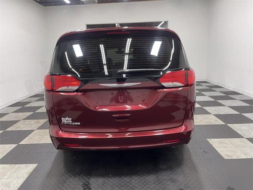 2021 Chrysler Voyager LXI