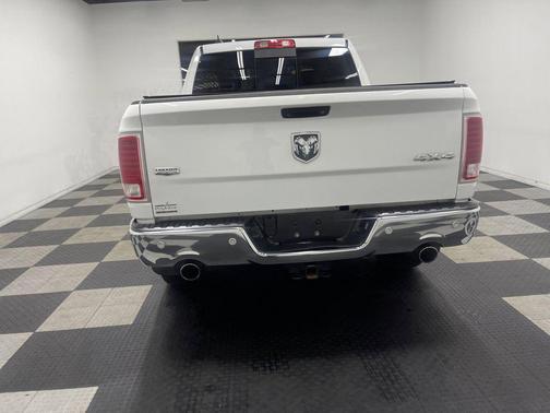 Bright White Clearcoat 2018 RAM 1500 Laramie