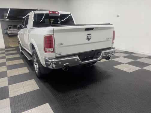 Bright White Clearcoat 2018 RAM 1500 Laramie