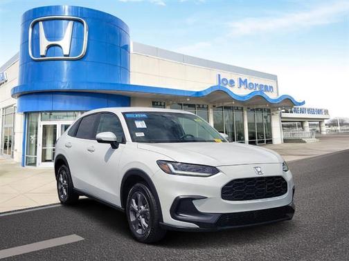 Platinum White Pearl 2026 Honda HR-V LX