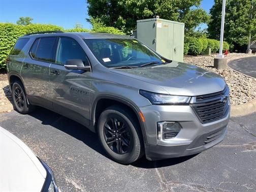 Sterling Gray Metallic 2023 Chevrolet Traverse LT Cloth