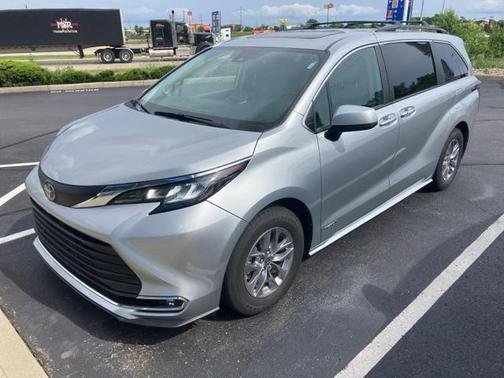 2021 Toyota Sienna XLE