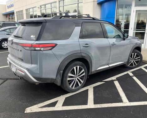 2024 Nissan Pathfinder Platinum