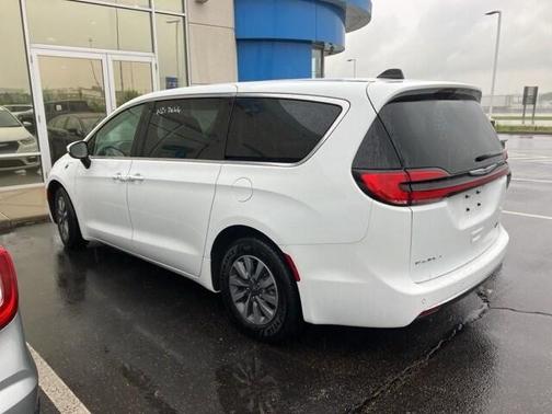 2023 Chrysler Pacifica Hybrid Touring L
