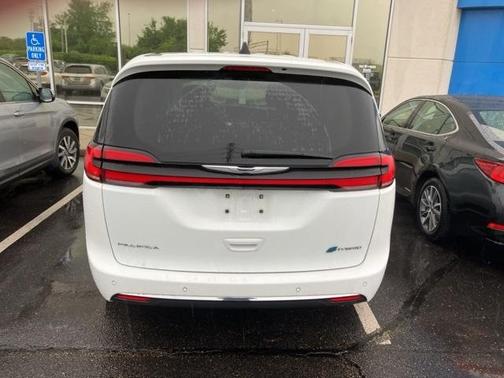 2023 Chrysler Pacifica Hybrid Touring L