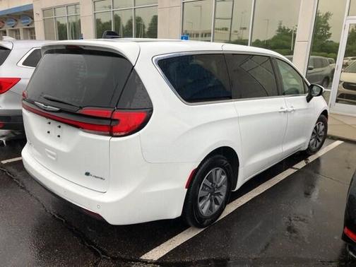 2023 Chrysler Pacifica Hybrid Touring L