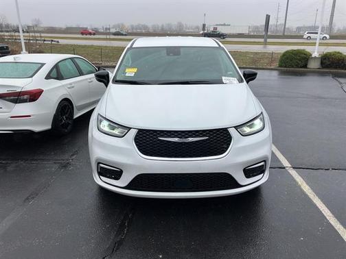 2024 Chrysler Pacifica Touring-L