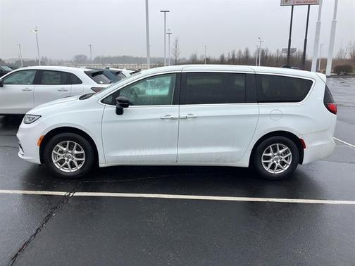 2024 Chrysler Pacifica Touring-L