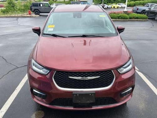 2023 Chrysler Pacifica Touring-L