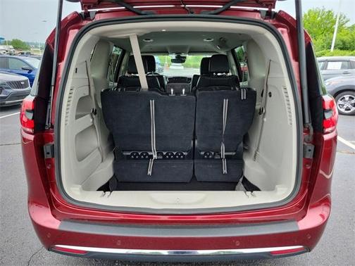 2023 Chrysler Pacifica Touring-L