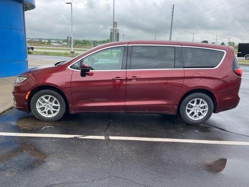 2023 Chrysler Pacifica Touring-L