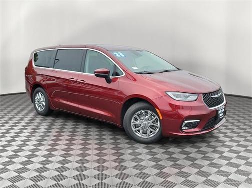 2023 Chrysler Pacifica Touring-L