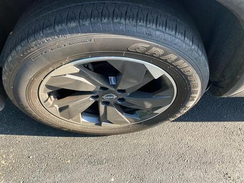 Everest White P 2025 Nissan Rogue SV