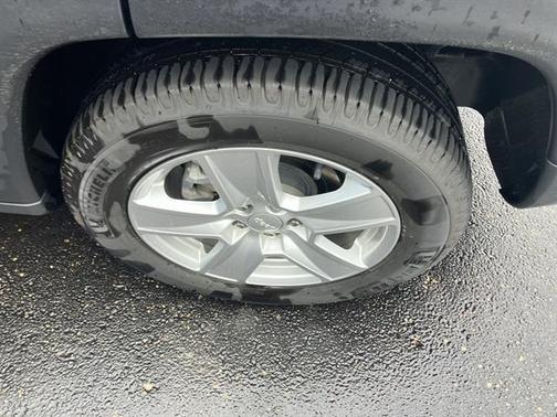 Granite Crystal Clearcoat Metallic 2022 Jeep Compass Latitude