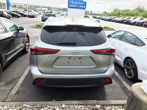 Celestial Silver Metallic 2022 Toyota Highlander XLE