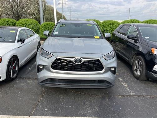 Celestial Silver Metallic 2022 Toyota Highlander XLE