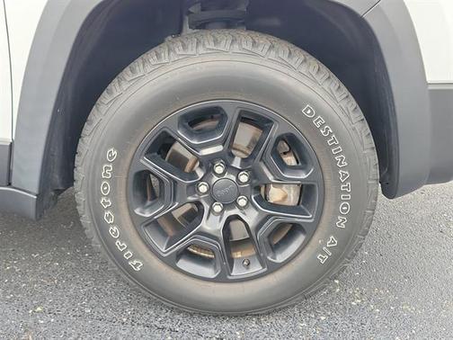 2020 Jeep Cherokee Trailhawk