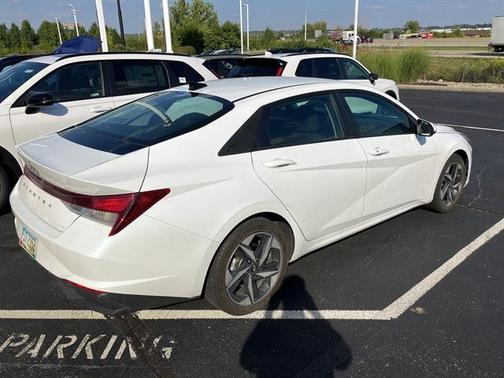 2023 Hyundai ELANTRA SEL