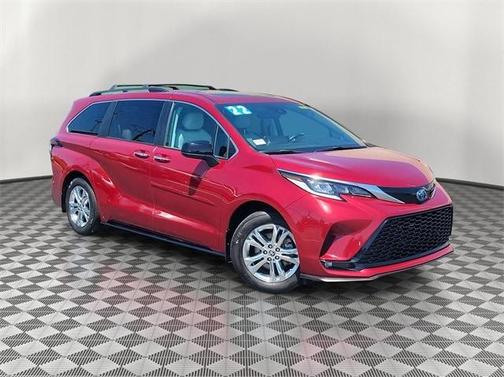 2022 Toyota Sienna XSE 7 Passenger