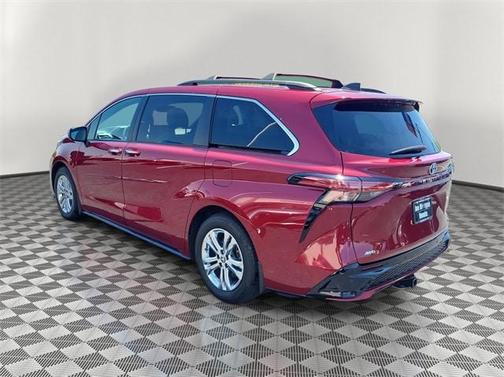 2022 Toyota Sienna XSE 7 Passenger