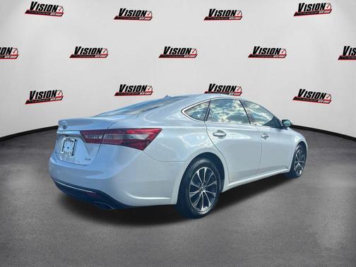 2018 Toyota Avalon XLE