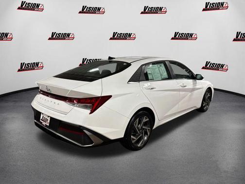 2025 Hyundai ELANTRA SEL